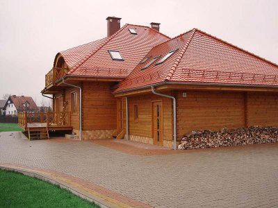 Parterowy z użytkowym poddaszem